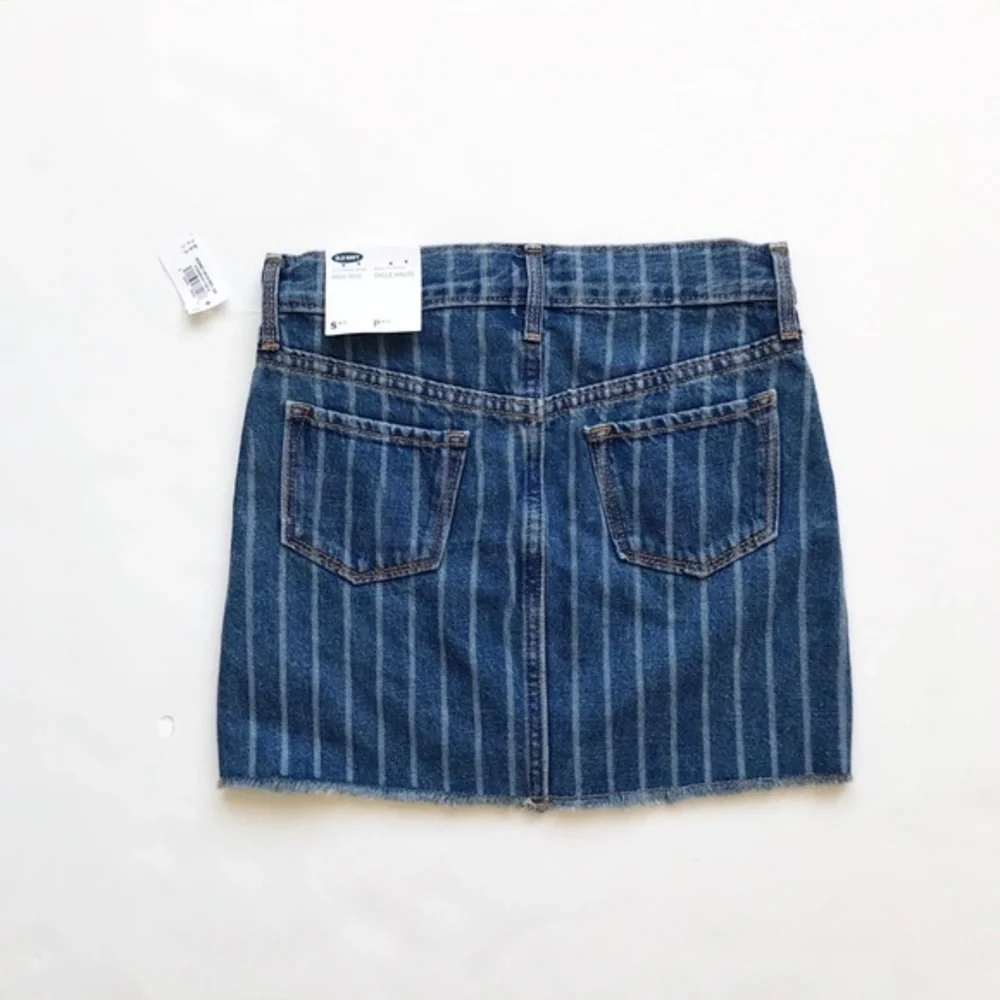 Old Navy NWT raw hem stripe denim skirt  S(6-7Y)